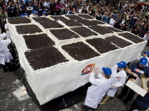 Самый большой в мире торт из мороженого