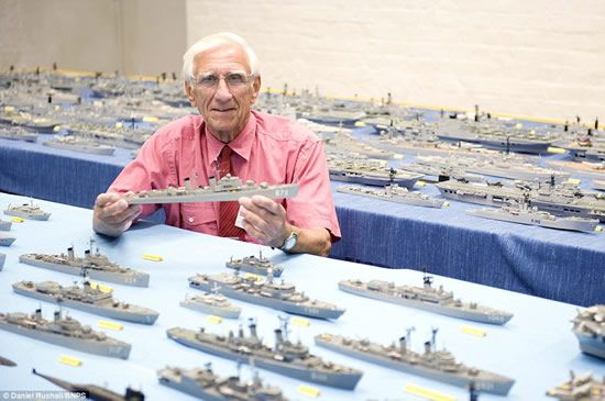 Огромная коллекция моделей кораблей