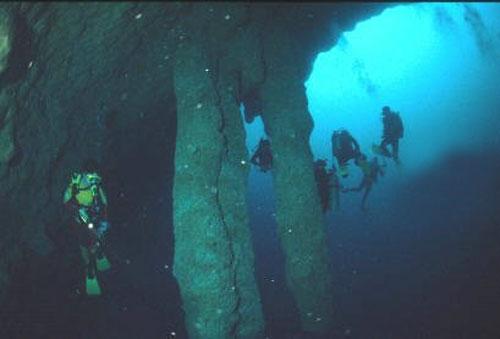 Голубая Дыра (Blue Hole ) в Дахабе - один из самый загадочных и красивых рифов Красного моря, считается одним из лучших мест погружения мирового класса и одним из самых опасных…