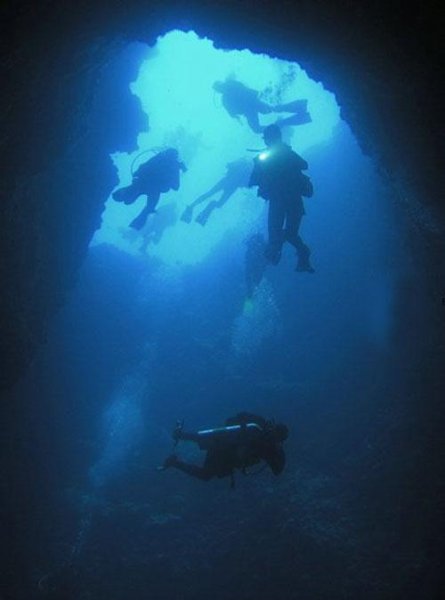 Голубая Дыра (Blue Hole ) в Дахабе - один из самый загадочных и красивых рифов Красного моря, считается одним из лучших мест погружения мирового класса и одним из самых опасных…