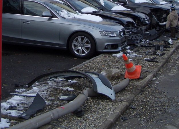 -. Renault Kangoo  Audi.