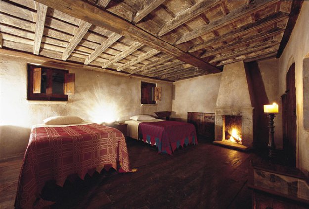 Средневековый отель в итальянских горах
