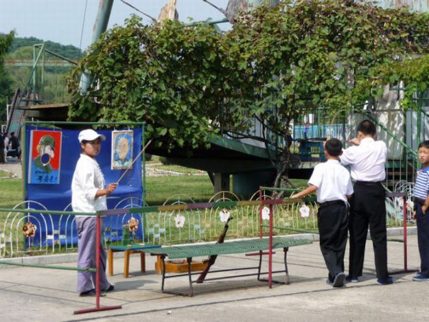 Жуткий парк развлечений в Северной Корее