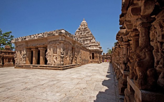 Индийский храм вырезанный в скале