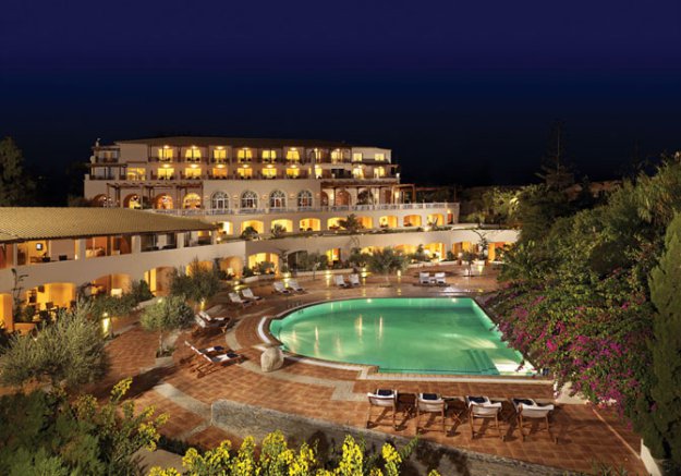 Отель на частном полуострове в Греции