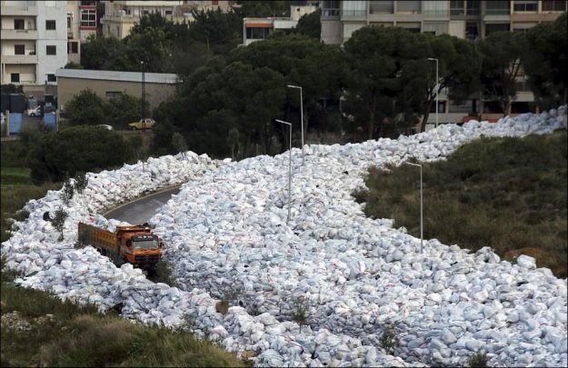 “Река мусора” в Бейруте