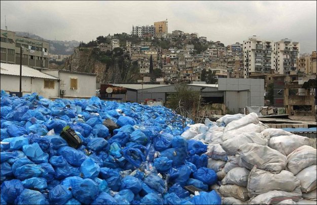 “Река мусора” в Бейруте