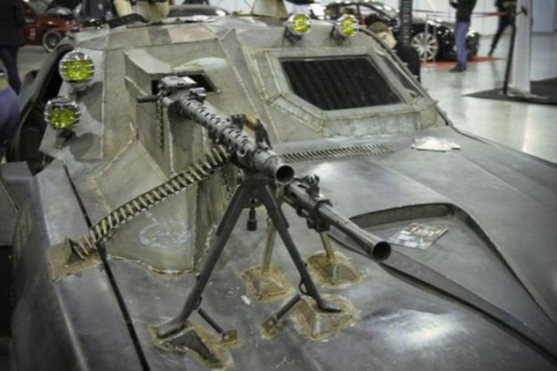 Суровый Chevrolet Camaro или копия  броневика из Mad Max.