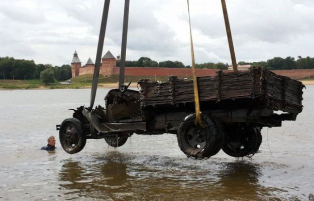 Военный грузовик времен ВОВ подняли со дна реки