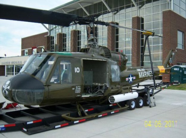 На ebay продается боевой вертолет.