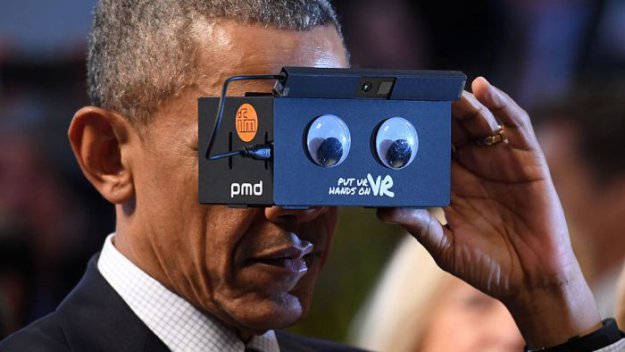 Обама и Меркель примерили очки виртуальной реальности