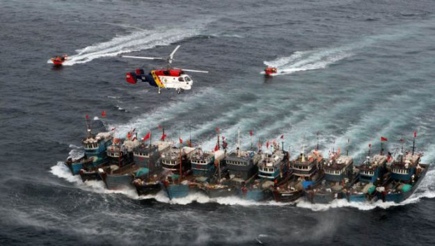 Китайские рыбаки уходят от погони