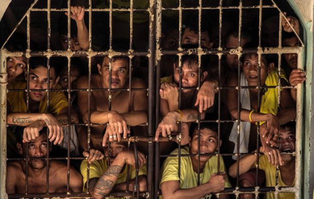Шокирующие фото из филиппинской тюрьмы в городе Кесон-Сити