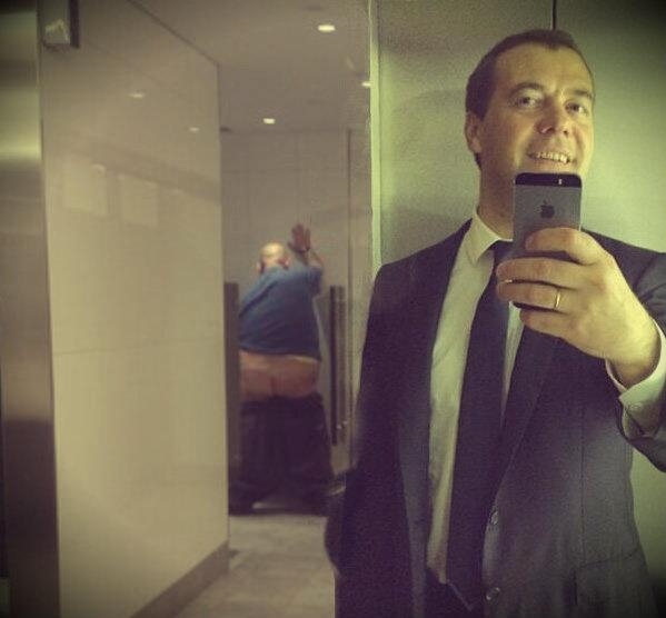 Прикольные фотожабы на селфи Медведева