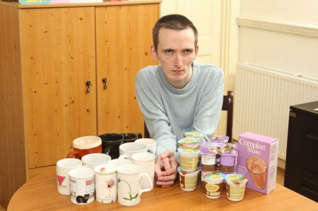 Британец-анорексик боится твердой пищи(23 года)