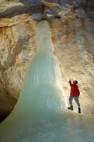 Пещера Айсризенвельт