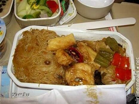 Обеды в самолётах разных стран