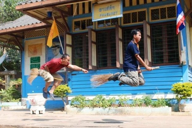 Тайцы играют в Гарри Поттера