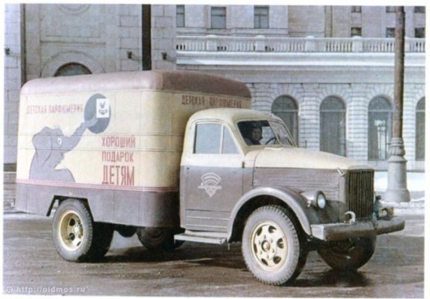 Советская реклама на грузовиках