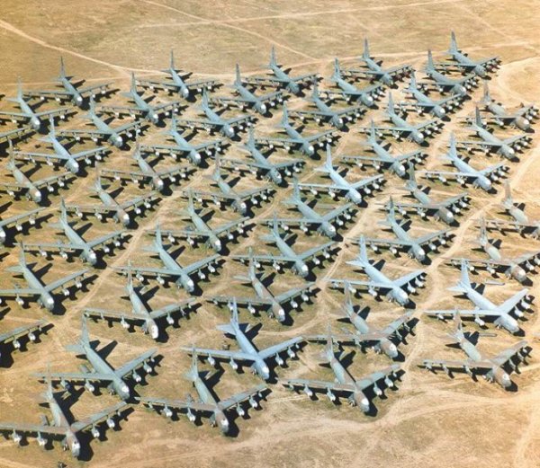 Аэродромы и очень много самолетов