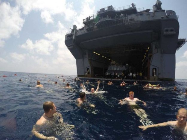 Отдых американских моряков в открытом море