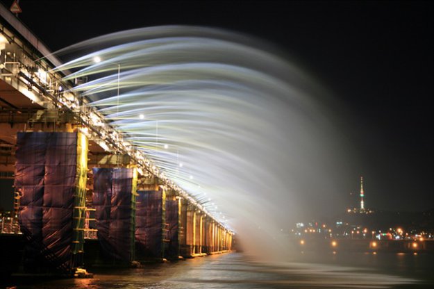 Мост-фонтан Банпо в Сеуле