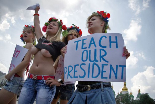 Еще одна клоунада от Femen
