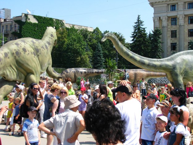 Динозавры и мамонты захватили Харьков!