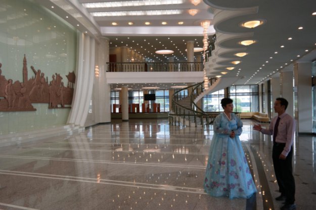 Интерьеры общественных зданий Северной Кореи