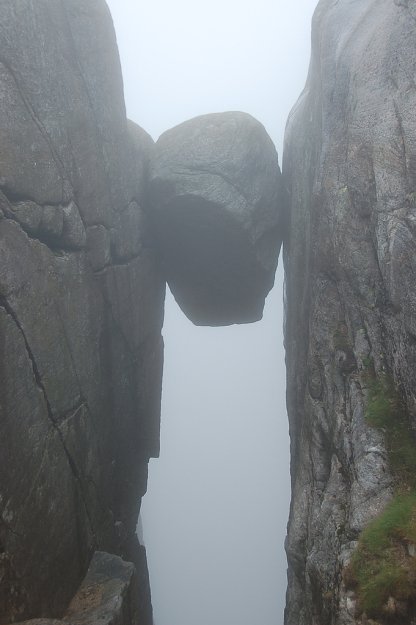 Кьерагболтен – камень, застрявший между скал