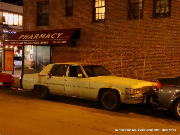 Старые автомобили на улицах Нью-Йорка ...