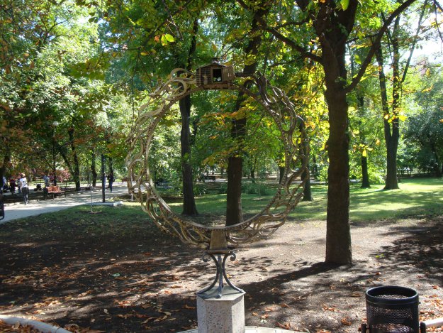 Парк кованых фигур в Донецке.