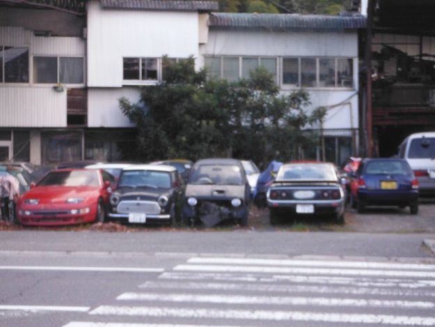 Кладбище автомобилей в Японии...