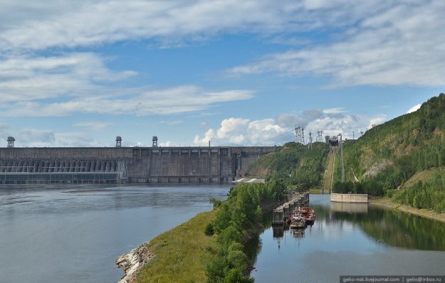 Судоподъёмник Красноярской ГЭС на реке Енисей