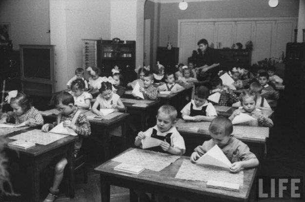 Жизнь советского детского сада в 1960 году глазами фотографа Life