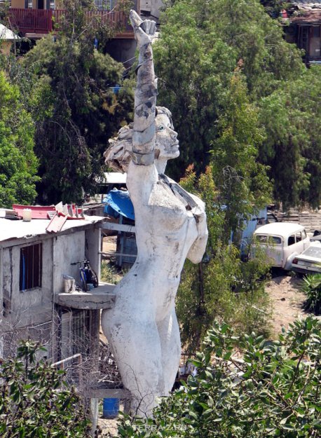 «La Mona» – символ для города и жилье для художника (Мексика)