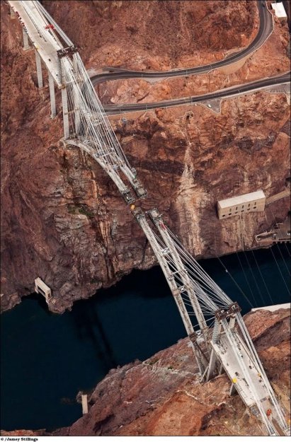 Гигантский мост через Черный каньон