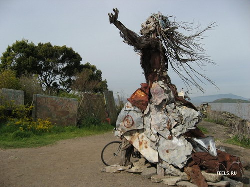 Скульптуры из мусора