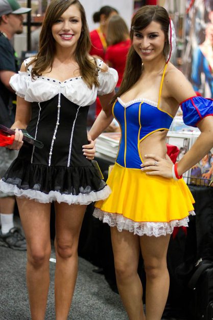Сексуальные костюмы фестиваля Comic-Con 2012