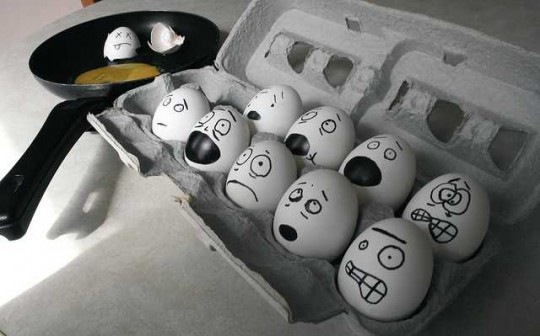 Прикольные рисунки на яйцах