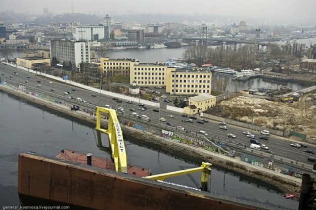 Рухнул самый большой кран в Украине
