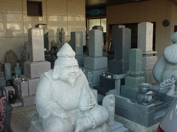 Надгробные плиты у японцев