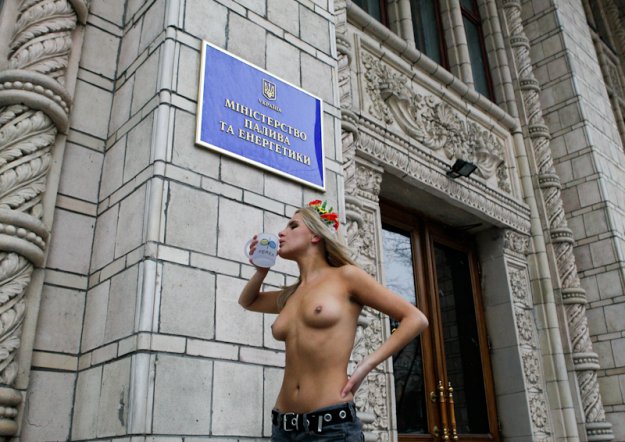FEMEN: морозное