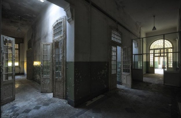 Заброшенные больницы Италии и Бельгии на фото Стефана Бауманна