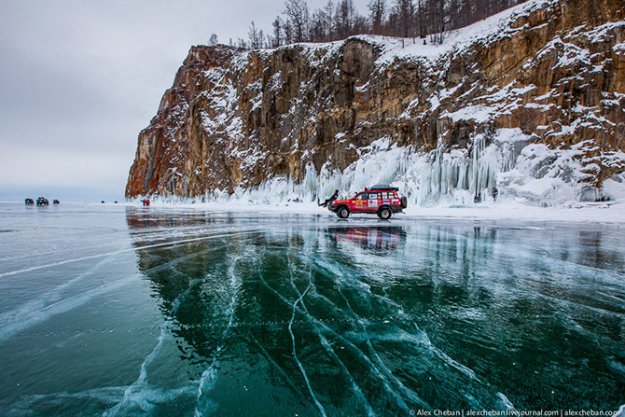 Путешествие сквозь лед Байкала