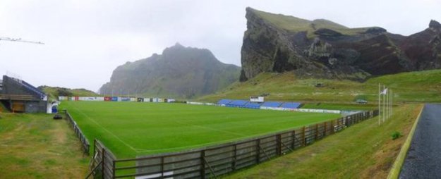 Футбольные стадионы в Исландии