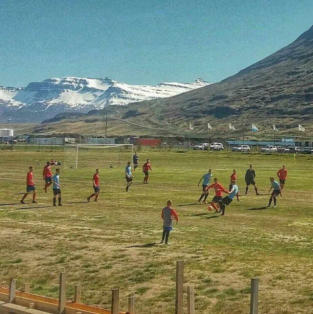 Футбольные стадионы в Исландии