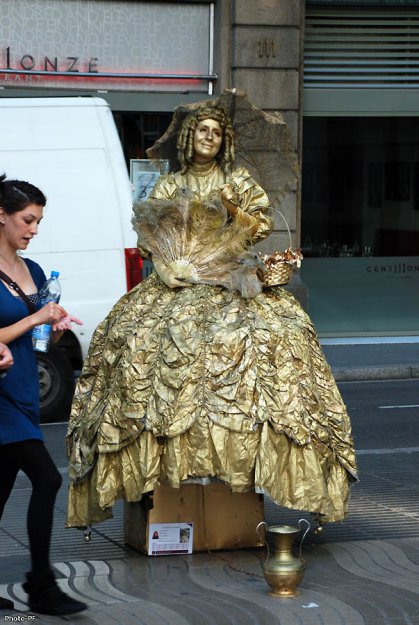 Живые скульптуры и актеры Барселоны