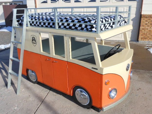 Кровать в виде Volkswagen T1...