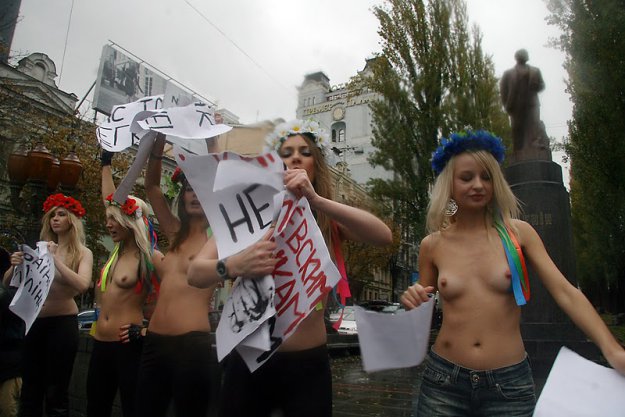 FEMEN:   !